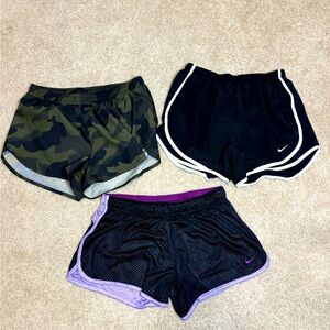 3 short bundle (2) Nike (1) old navy size small